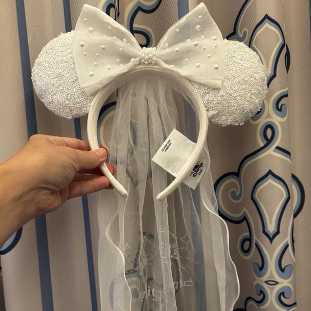 Disney White Minnie Mouse Ears with Veil